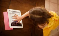 Tác hại không ngờ từ các thiết bị di động đối với trẻ nhỏ