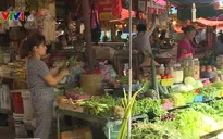 70% người tiêu dùng vẫn tìm đến chợ tạm bởi thói quen