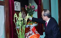 Chủ tịch MTTQ Việt Nam dâng hương tưởng nhớ Bác Hồ
