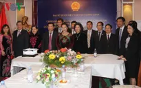 Chủ tịch Quốc hội thăm sứ quán Việt Nam tại Kazakhstan
