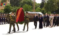Chủ tịch nước dâng hoa tượng đài Chiến thắng ở Belarus