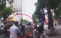 Clip: Dàn cảnh va quệt xe, trộm cắp tài sản khi đi đường
