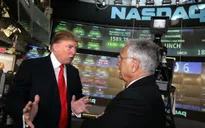 Cổ phiếu ngành dược lao dốc sau cuộc họp báo của ông Donald Trump