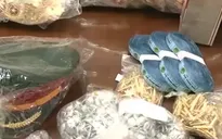Hà Nội: Phát hiện cơ sở bày bán hơn 7.000 quân trang