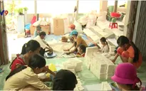 Phú Yên: Làng cốm thôn Phong Hậu rộn ràng dịp cúng ông Táo