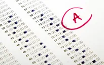 Cho vay điểm số để học sinh bớt... áp lực