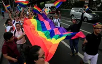 Hàng nghìn người diễu hành ủng hộ cộng đồng LGBT tại Mỹ