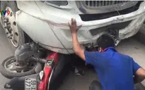 TP.HCM: Container mất lái lao vào dải phân cách, cuốn 1 phụ nữ vào gầm