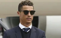 Tránh phóng viên, Ronaldo lặng lẽ rời tòa