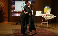 Shark Tank Tập 5: Được 4 Sharks "tranh giành", hai cô gái chọn "soái ca" Lê Đăng Khoa