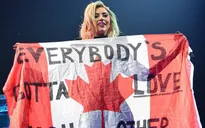 Lady Gaga khởi động lại tour lưu diễn thế giới