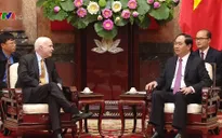 Chủ tịch nước tiếp đoàn Uỷ ban Quân vụ Thượng viện Hoa Kỳ