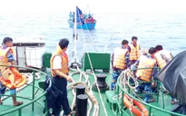 Quảng Trị: Cứu nạn thành công 2 ngư dân gặp nạn trên biển