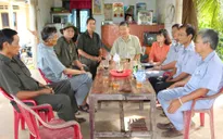 Hội Cựu Thanh niên xung phong tặng quà Tết cho các hộ nghèo