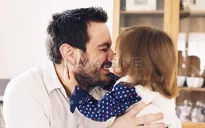9 lý do bố là bạn thân nhất của con