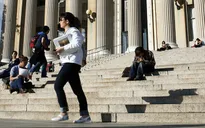 Nhiều người Mỹ vỡ nợ do chi phí đại học