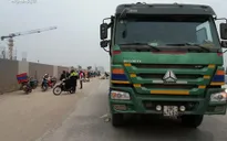 Xe Howo đâm xe máy, vợ tử vong, chồng nguy kịch