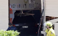 Ô tô đâm vào lớp học ở Australia, 2 học sinh thiệt mạng