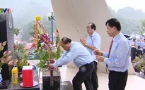 Thủ tướng dâng hương tưởng niệm các liệt sỹ Tây Tiến