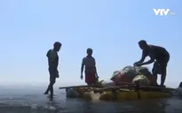 Mạo hiểm nghề đánh cá trên bè tại Myanmar