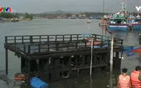 Quảng Ngãi xử lý sự cố tràn dầu do hỏa hoạn tàu cá