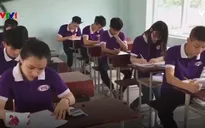 Học sinh đạt điểm trung bình với đề thi tham khảo