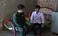 Bộ đội Biên phòng với chương trình "Nâng bước em tới trường"