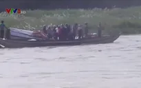 Bất an từ những chuyến đò ngang giữa mùa lũ