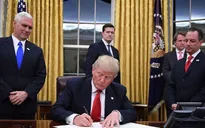 Tháng đầu tiên vận hành của chính quyền Donald Trump: Sự nhiệt huyết xen lẫn tranh cãi