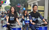 Hàng nghìn bạn trẻ cùng các đại sứ "đội mưa" đạp xe hưởng ứng Giờ Trái đất