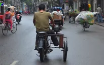 Xe máy cũ nát, không biển số lưu thông trên đường phố Hà Nội