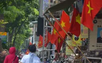 Đường phố Hà Nội rực đỏ màu cờ Tổ quốc chào mừng Quốc khánh