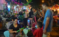 Phố Hàng Mã rực rỡ đón Tết Trung thu sớm