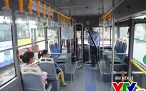 Hành khách đi xe bus ở Hà Nội ngày càng giảm