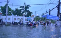 Triều cường lên nhanh gây ngập nhiều nơi tại Cần Thơ