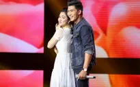 Cặp đôi hoàn hảo: Hòa Minzy lao lên sân khấu nắm tay "soái ca định mệnh"