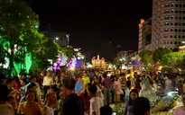 Xu hướng chuyển từ "ăn Tết" sang "chơi Tết"