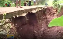 Bình Phước: Đường nông thôn mới hỏng vì nước mưa chảy xuống quá mạnh