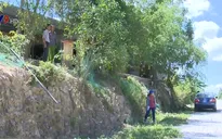 Phú Yên: Thi công mở rộng đường, nhà dân bị mất lối vào
