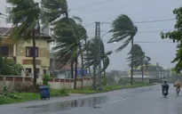 Bảo đảm an toàn đường bộ trong bão