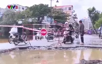 Thừa Thiên Huế: Công trình mới xây dựng đã xuống cấp nặng sau lũ