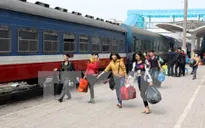 Kiểm tra việc chuẩn bị tàu xe phục vụ Tết