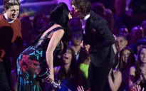 Katy Perry hẹn hò với tình cũ của Taylor Swift?