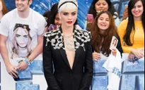 Chân dài Cara Delevingne đẹp nhất tuần với vest cá tính