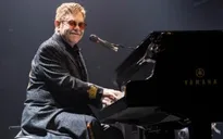 Elton John nhập viện vì nhiễm virus siêu hiếm