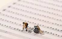 Thế giới tí hon đầy sống động qua bàn tay của nghệ sĩ người Nhật