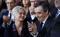 Ứng viên Tổng thống Pháp Fillon tụt xuống vị trí thứ 3 sau bê bối "việc làm ma"