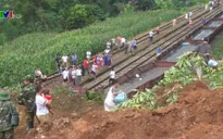 Yên Bái: Sạt lở núi gây ách tắc nghiêm trọng tại ga Lâm Giang