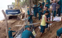 Bạc Liêu hỗ trợ khẩn cấp người dân gia cố kè biển bị sạt lở