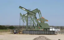 Giá dầu thế giới tiếp tục giảm